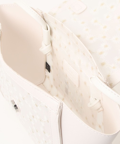 LITTLE ACCESSORIES（リトルアクセサリーズ）の「チュール素材の花柄刺繍の軽量2WAYショルダーバッグ（ショルダーバッグ・レディース・イエロー/ブルー/ベージュ/ホワイト・フリー）」の22枚目の写真