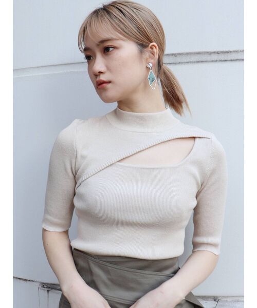 MURUA(ムルーア)の「変形ネックハーフニット(ニット/セーター・レディース・アイボリー/ブラック/ネイビー/ベージュ・FREE)」の8枚目の写真