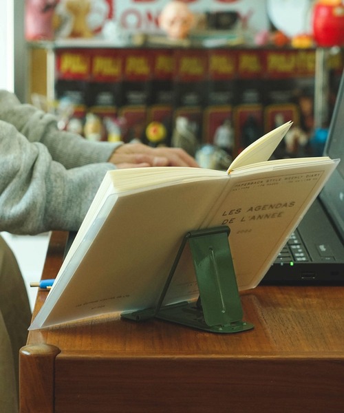 HIGHTIDE（ハイタイド）の「ガジェットレスト スマホ タブレット 折りたたみスタンド（スマホグッズ・レディース・ホワイト/ブラック/ベージュ/グレー/レッド/カーキ/ミント・FREE）」の5枚目の写真