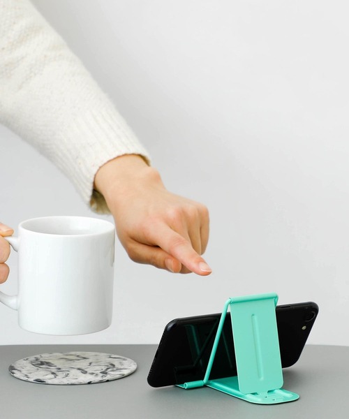 HIGHTIDE（ハイタイド）の「ガジェットレスト スマホ タブレット 折りたたみスタンド（スマホグッズ・レディース・ホワイト/ブラック/ベージュ/グレー/レッド/カーキ/ミント・FREE）」の6枚目の写真