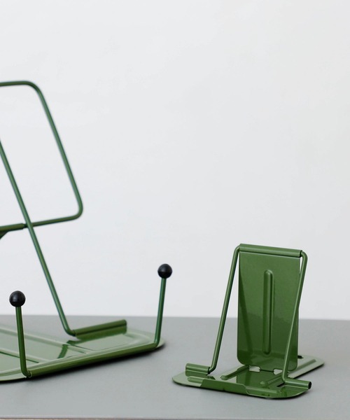 HIGHTIDE（ハイタイド）の「ガジェットレスト スマホ タブレット 折りたたみスタンド（スマホグッズ・レディース・ホワイト/ブラック/ベージュ/グレー/レッド/カーキ/ミント・FREE）」の13枚目の写真