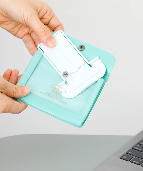 HIGHTIDE（ハイタイド）の「ガジェットレスト スマホ タブレット 折りたたみスタンド（スマホグッズ・レディース・ホワイト/ブラック/ベージュ/グレー/レッド/カーキ/ミント・FREE）」の15枚目の写真