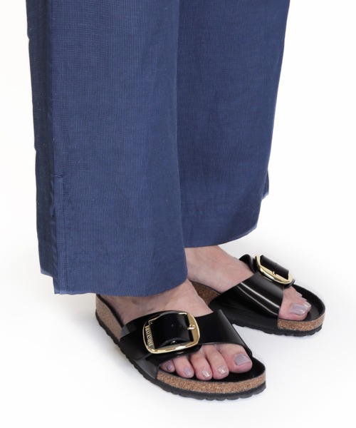 BIRKENSTOCK(ビルケンシュトック)の「MADRID/マドリッド ビッグバックル パテント HEX (WOMEN)(サンダル・レディース・ブラック/チョコ・39/40/37/36/38/35)」の2枚目の写真