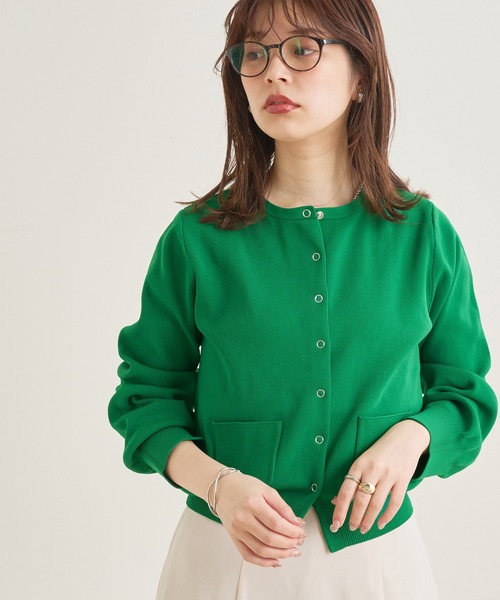 natural couture(ナチュラルクチュール)の「WEB限定/旬顔コーデが決まるプチプラリングドット釦おしゃれカーディガン(カーディガン/ボレロ・レディース・グリーン/ピンク/パープル/オフホワイト・FREE)」の5枚目の写真