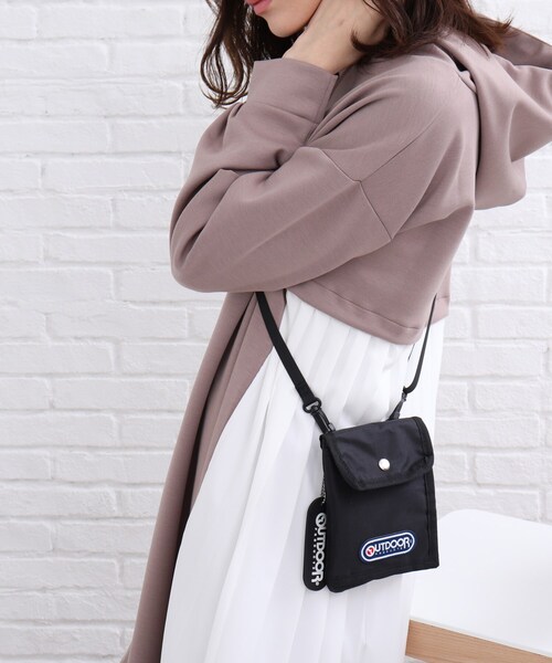 SHOO・LA・RUE（シューラルー）の「◆【コラボ】OUTDOOR PRODUCTSマルチミニショルダーバッグ（ショルダーバッグ・レディース・ブラック/ベージュ/グレー/ブラウン系4/ピンク系9・00）」の14枚目の写真