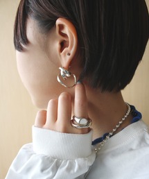 e.m.（イーエム）の「貝成線コンテンポラリーピアス（ピアス
