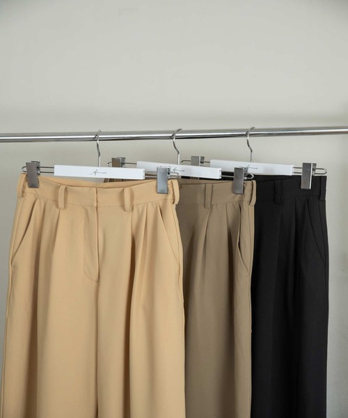 Amiur(エミレ)の「straight wide tuck pants(その他パンツ・レディース・ブラック/イエロー/オリーブ系・S/M)」の10枚目の写真