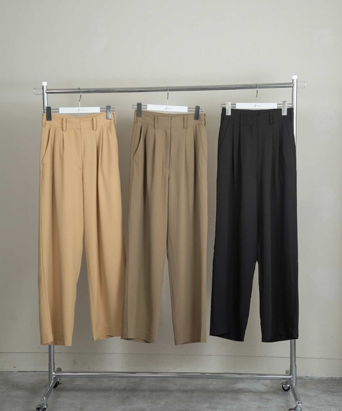Amiur(エミレ)の「straight wide tuck pants(その他パンツ・レディース・ブラック/イエロー/オリーブ系・S/M)」の9枚目の写真