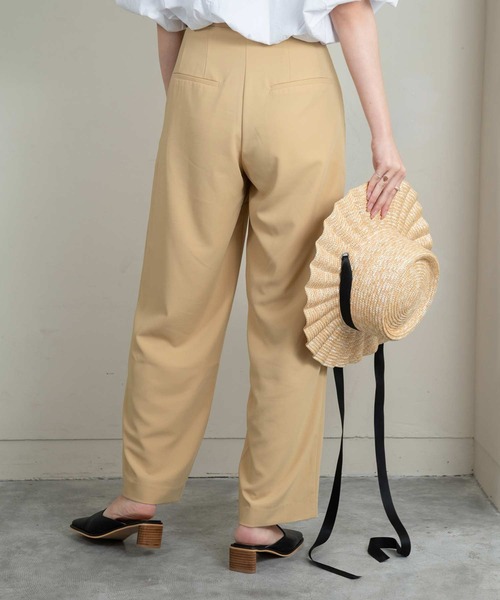 Amiur(エミレ)の「straight wide tuck pants(その他パンツ・レディース・ブラック/イエロー/オリーブ系・S/M)」の7枚目の写真