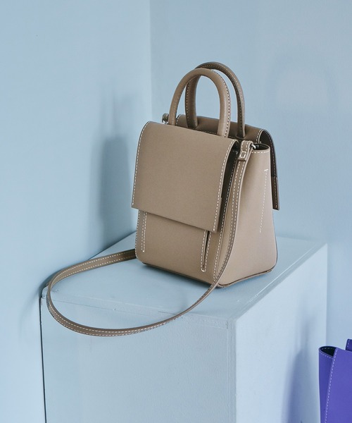 ADAM ET ROPE'(アダムエロペ)の「〈追加〉【2WAY】スプリットレザーフラップミニバッグ(ハンドバッグ・レディース・マスタード/ラベンダー/ベージュ系その他/ブラック・FREE)」の3枚目の写真