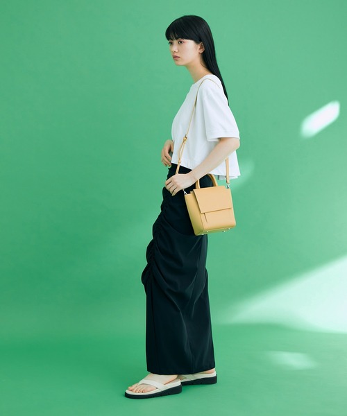 ADAM ET ROPE'(アダムエロペ)の「〈追加〉【2WAY】スプリットレザーフラップミニバッグ(ハンドバッグ・レディース・マスタード/ラベンダー/ベージュ系その他/ブラック・FREE)」の7枚目の写真