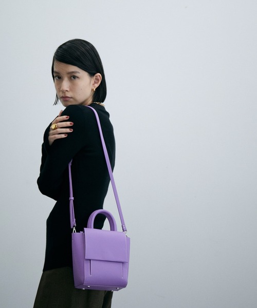 ADAM ET ROPE'(アダムエロペ)の「〈追加〉【2WAY】スプリットレザーフラップミニバッグ(ハンドバッグ・レディース・マスタード/ラベンダー/ベージュ系その他/ブラック・FREE)」の11枚目の写真