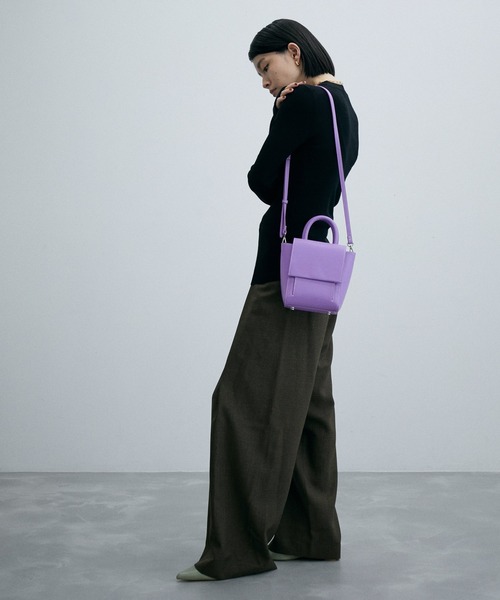 ADAM ET ROPE'(アダムエロペ)の「〈追加〉【2WAY】スプリットレザーフラップミニバッグ(ハンドバッグ・レディース・マスタード/ラベンダー/ベージュ系その他/ブラック・FREE)」の14枚目の写真