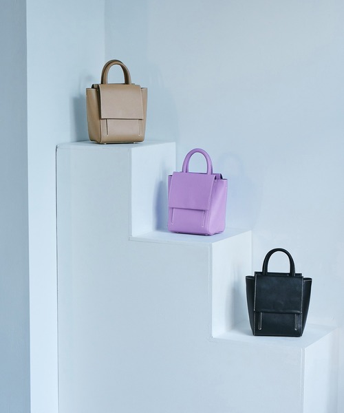 ADAM ET ROPE'(アダムエロペ)の「〈追加〉【2WAY】スプリットレザーフラップミニバッグ(ハンドバッグ・レディース・マスタード/ラベンダー/ベージュ系その他/ブラック・FREE)」の5枚目の写真