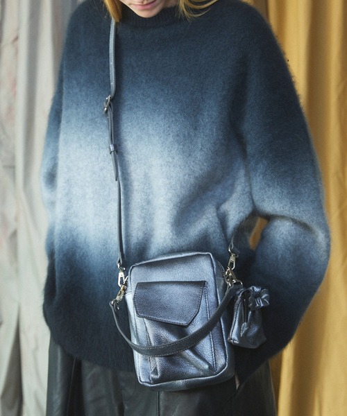 MAISON SPECIAL(メゾンスペシャル)の「《UNISEX》Leather Mini Pouch With Drawstring Charm/巾着チャーム付きレザーミニポーチ【MAISON SPECIAL/メゾンスペシャル】(ショルダーバッグ・メンズ・ホワイト/ブラック/グリーン/ブルー/シルバー/ゴールド/ダークグリーン/パープル/オフホワイト/ターコイズブルー/グレイッシュベージュ/その他1/ダークブラック・FREE)」の1枚目の写真