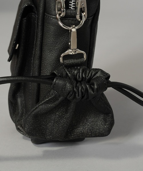 MAISON SPECIAL(メゾンスペシャル)の「《UNISEX》Leather Mini Pouch With Drawstring Charm/巾着チャーム付きレザーミニポーチ【MAISON SPECIAL/メゾンスペシャル】(ショルダーバッグ・メンズ・ホワイト/ブラック/グリーン/ブルー/シルバー/ゴールド/ダークグリーン/パープル/オフホワイト/ターコイズブルー/グレイッシュベージュ/その他1/ダークブラック・FREE)」の16枚目の写真