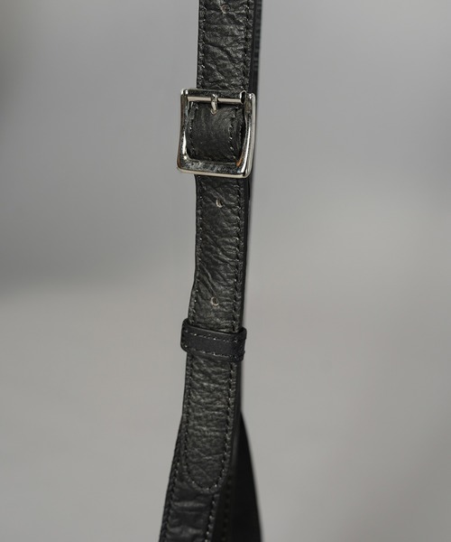 MAISON SPECIAL(メゾンスペシャル)の「《UNISEX》Leather Mini Pouch With Drawstring Charm/巾着チャーム付きレザーミニポーチ【MAISON SPECIAL/メゾンスペシャル】(ショルダーバッグ・メンズ・ホワイト/ブラック/グリーン/ブルー/シルバー/ゴールド/ダークグリーン/パープル/オフホワイト/ターコイズブルー/グレイッシュベージュ/その他1/ダークブラック・FREE)」の15枚目の写真
