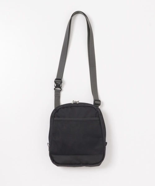 URBAN RESEARCH DOORS（アーバンリサーチドアーズ）の「デルフィナイロンショルダー（ショルダーバッグ・メンズ・ブラック/グリーン/アイボリー・-）」の6枚目の写真