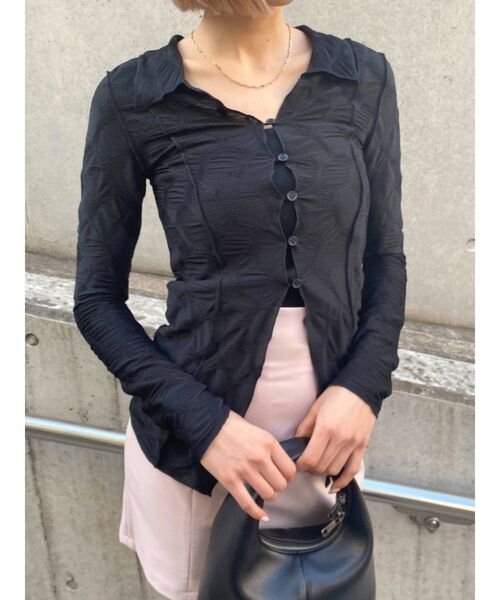 EMODA（エモダ）の「シアーフィットシャツトップ（シャツ/ブラウス・レディース・ライム/その他/ブラック・FREE）」の2枚目の写真