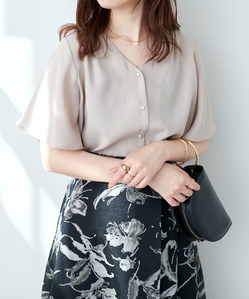 natural couture(ナチュラルクチュール)の「プチプラちびパールボタンフレア袖ブラウス(シャツ/ブラウス・レディース・ネイビー/オフホワイト/サックスブルー/ピンク/ミント/その他1/グレイッシュベージュ・FREE)」の13枚目の写真
