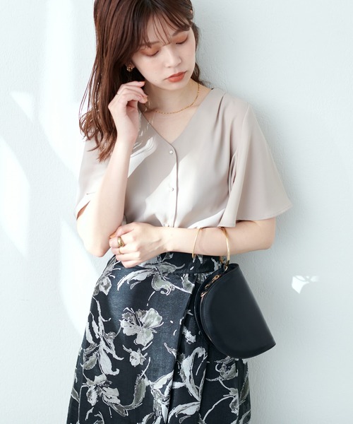 natural couture(ナチュラルクチュール)の「プチプラちびパールボタンフレア袖ブラウス(シャツ/ブラウス・レディース・ネイビー/オフホワイト/サックスブルー/ピンク/ミント/その他1/グレイッシュベージュ・FREE)」の14枚目の写真