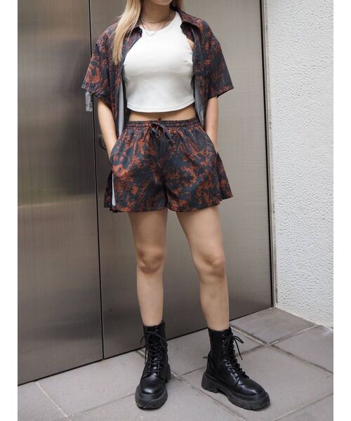 EVRIS(エヴリス)の「original flower ショートパンツ【セットアップ着用可能】(その他パンツ・レディース・ブラック/イエロー/グリーン・FREE)」の11枚目の写真