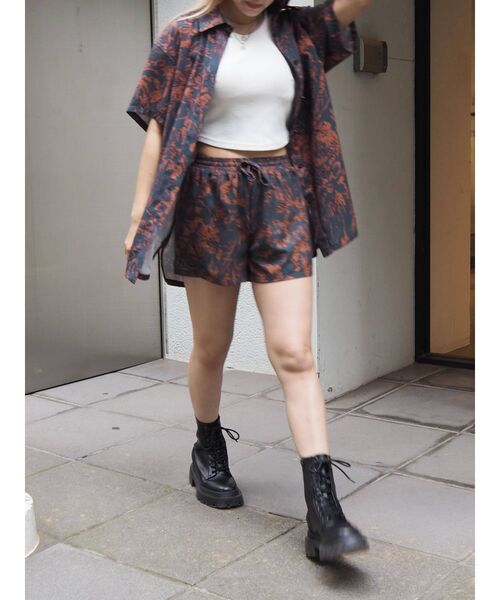 EVRIS(エヴリス)の「original flower ショートパンツ【セットアップ着用可能】(その他パンツ・レディース・ブラック/イエロー/グリーン・FREE)」の12枚目の写真