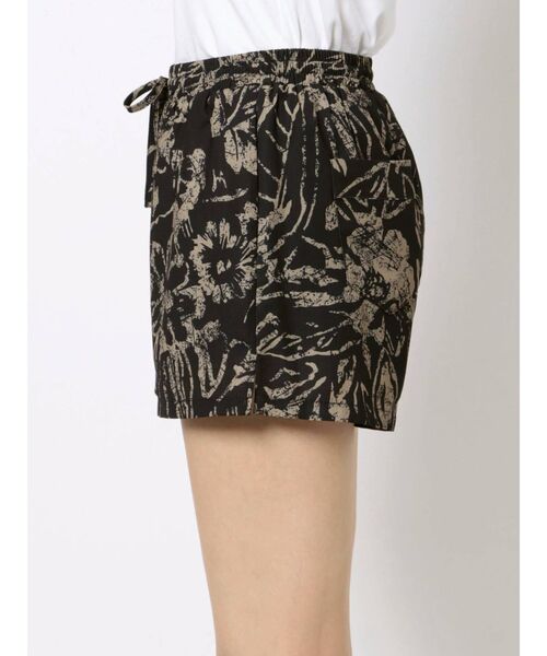 EVRIS(エヴリス)の「original flower ショートパンツ【セットアップ着用可能】(その他パンツ・レディース・ブラック/イエロー/グリーン・FREE)」の14枚目の写真