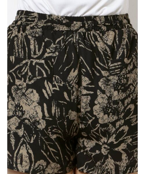 EVRIS(エヴリス)の「original flower ショートパンツ【セットアップ着用可能】(その他パンツ・レディース・ブラック/イエロー/グリーン・FREE)」の17枚目の写真