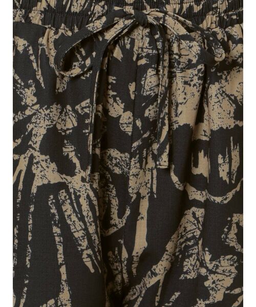 EVRIS(エヴリス)の「original flower ショートパンツ【セットアップ着用可能】(その他パンツ・レディース・ブラック/イエロー/グリーン・FREE)」の22枚目の写真