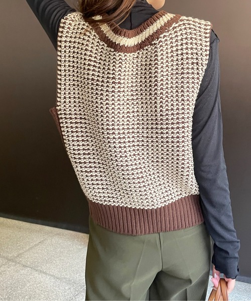 Meli rich（メリーリッチ）の「レトロ感溢れる。バイカラージャガードニットベスト（ベスト・レディース・ブラック/ブラウン/グリーン/オレンジ・MEDIUM）」の16枚目の写真