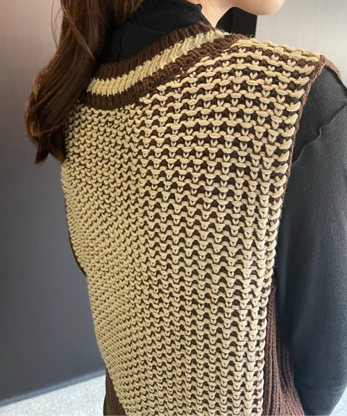 Meli rich（メリーリッチ）の「レトロ感溢れる。バイカラージャガードニットベスト（ベスト・レディース・ブラック/ブラウン/グリーン/オレンジ・MEDIUM）」の6枚目の写真