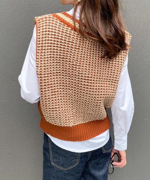 Meli rich（メリーリッチ）の「レトロ感溢れる。バイカラージャガードニットベスト（ベスト・レディース・ブラック/ブラウン/グリーン/オレンジ・MEDIUM）」の13枚目の写真