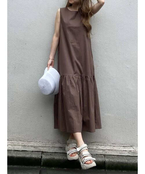 MURUA（ムルーア）の「スリットワンピース（ワンピース・レディース・ブルー/ブラウン/ブラック・FREE）」の4枚目の写真