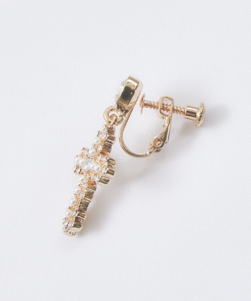 Mel cinna(メルシーナ)の「Mel cinna/cross heart earring(イヤリング・レディース・ゴールド・FREE)」の4枚目の写真