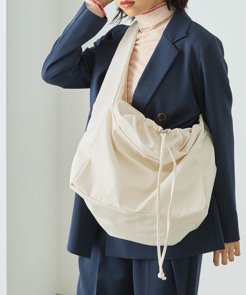 forksy.（フォルクシー）の「【forksy.】ワイドベルトビッグショルダーBAG（ショルダーバッグ・レディース・ホワイト/ブラック/オレンジ/ブルー/ライトカーキ・FREE）」の7枚目の写真