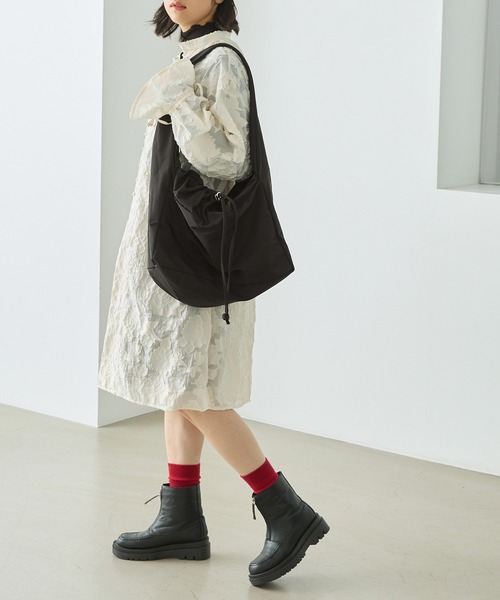 forksy.（フォルクシー）の「【forksy.】ワイドベルトビッグショルダーBAG（ショルダーバッグ・レディース・ホワイト/ブラック/オレンジ/ブルー/ライトカーキ・FREE）」の13枚目の写真