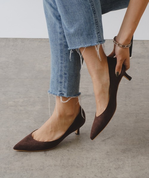 OUVRAGE CLASSE（ウヴラージュクラス）の「ポインテッドトゥパンプス（パンプス・レディース・ベージュ/ブラウン・MEDIUM/LARGE）」の2枚目の写真