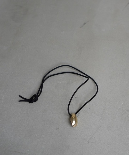 ETRE TOKYO(エトレトウキョウ)の「ARIANA BOUSSARD POD Necklace Brass(ネックレス・レディース・ゴールド・FREE)」の2枚目の写真
