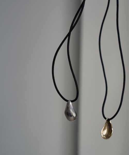 ETRE TOKYO(エトレトウキョウ)の「ARIANA BOUSSARD POD Necklace Brass(ネックレス・レディース・ゴールド・FREE)」の3枚目の写真