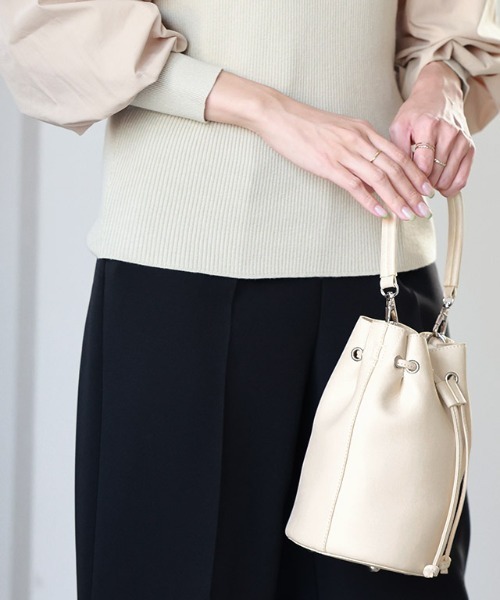 Pierrot（ピエロ）の「巾着ハンドバッグ（ショルダーバッグ・レディース・アイボリー/ベージュ系その他/シャンパン・FREE）」の2枚目の写真