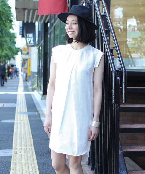 Ray BEAMS（レイビームス）の「Ray BEAMS / BOX タック ラウンドヘム ワンピース（ワンピース・レディース・オフホワイト/ブラック/ブルー系その他・0/1）」の2枚目の写真