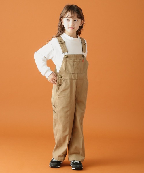 UNIVERSAL OVERALL（ユニバーサルオーバーオール）の「【UNIVERSAL OVERALL(ユニバーサルオーバーオール)】別注ツイルサロペット（サロペット/オーバーオール・キッズ・キャメル/ダークグリーン・110cm/120cm/130cm/140cm）」の3枚目の写真