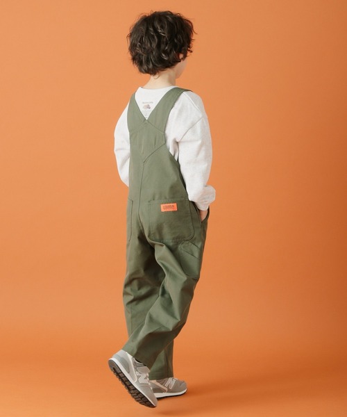 UNIVERSAL OVERALL（ユニバーサルオーバーオール）の「【UNIVERSAL OVERALL(ユニバーサルオーバーオール)】別注ツイルサロペット（サロペット/オーバーオール・キッズ・キャメル/ダークグリーン・110cm/120cm/130cm/140cm）」の7枚目の写真
