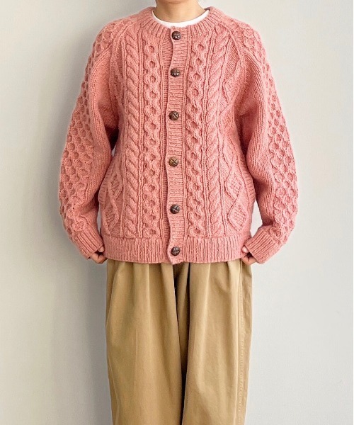 HARVESTY(ハーベスティ)の「HARVESTY/ハーベスティー CABLE KNIT CARDIGAN ケーブルニットカーディガン(カーディガン/ボレロ・レディース・オフホワイト/ピンク/ブルー/ネイビー/ライトピンク/セージグリーン・2)」の5枚目の写真