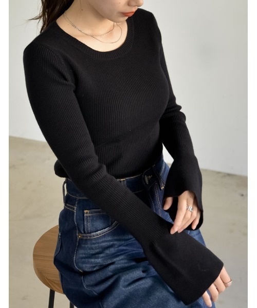 Re:EDIT（リエディ）の「[2025AW COLLECTION][新色追加][販売枚数4万枚！][二の腕すっきり]クルーネックフレアスリーブ配色リブニットトップス（ニット/セーター・レディース・ブラック系/ライトグレー系/アイボリー系/ベージュ系/ブラック/ホワイト系その他/モカ/アイボリー/ホワイト系/グレー/ピンク系/ブラウン系・LARGE/MEDIUM）」の15枚目の写真