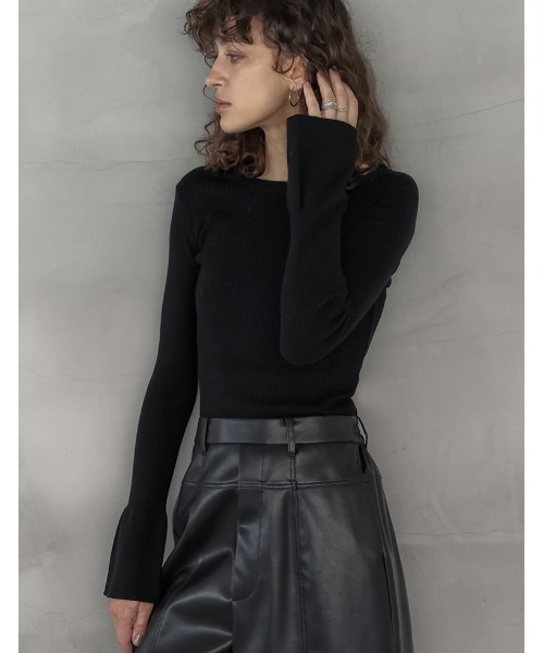 Re:EDIT（リエディ）の「[2025AW COLLECTION][新色追加][販売枚数4万枚！][二の腕すっきり]クルーネックフレアスリーブ配色リブニットトップス（ニット/セーター・レディース・ブラック系/ライトグレー系/アイボリー系/ベージュ系/ブラック/ホワイト系その他/モカ/アイボリー/ホワイト系/グレー/ピンク系/ブラウン系・LARGE/MEDIUM）」の14枚目の写真