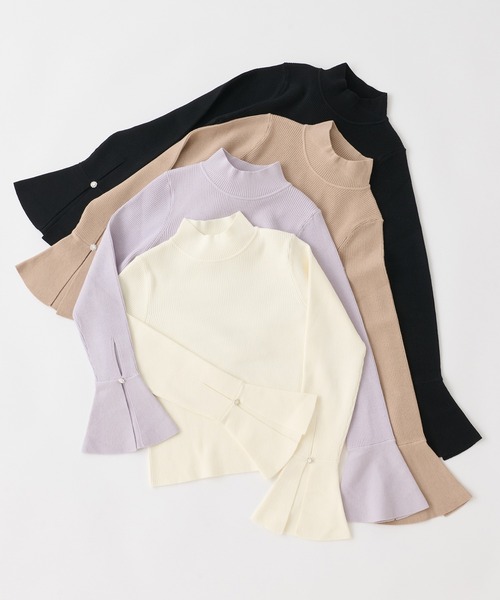 one after another NICE CLAUP（ワンアフターアナザーナイスクラップ）の「手元を華やかに見せる。ベルスリーブハイネックニット（ニット/セーター・レディース・アイボリー/ブラック/ラベンダー/ベージュ・FREE）」の5枚目の写真