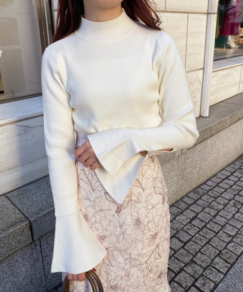 one after another NICE CLAUP（ワンアフターアナザーナイスクラップ）の「手元を華やかに見せる。ベルスリーブハイネックニット（ニット/セーター・レディース・アイボリー/ブラック/ラベンダー/ベージュ・FREE）」の7枚目の写真