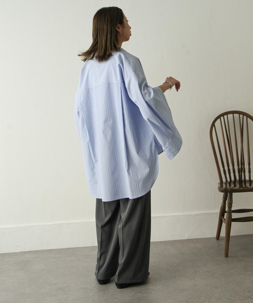 Chillfar（チルファー）の「袖口スリットストライプシャツ（シャツ/ブラウス・レディース・ブルー/ピンク/ネイビー・MEDIUM/LARGE）」の12枚目の写真